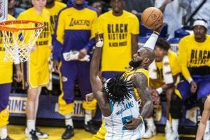 苏群：湖人退货马威必有蹊跷 肯定私下又有类似东眉交易的约定